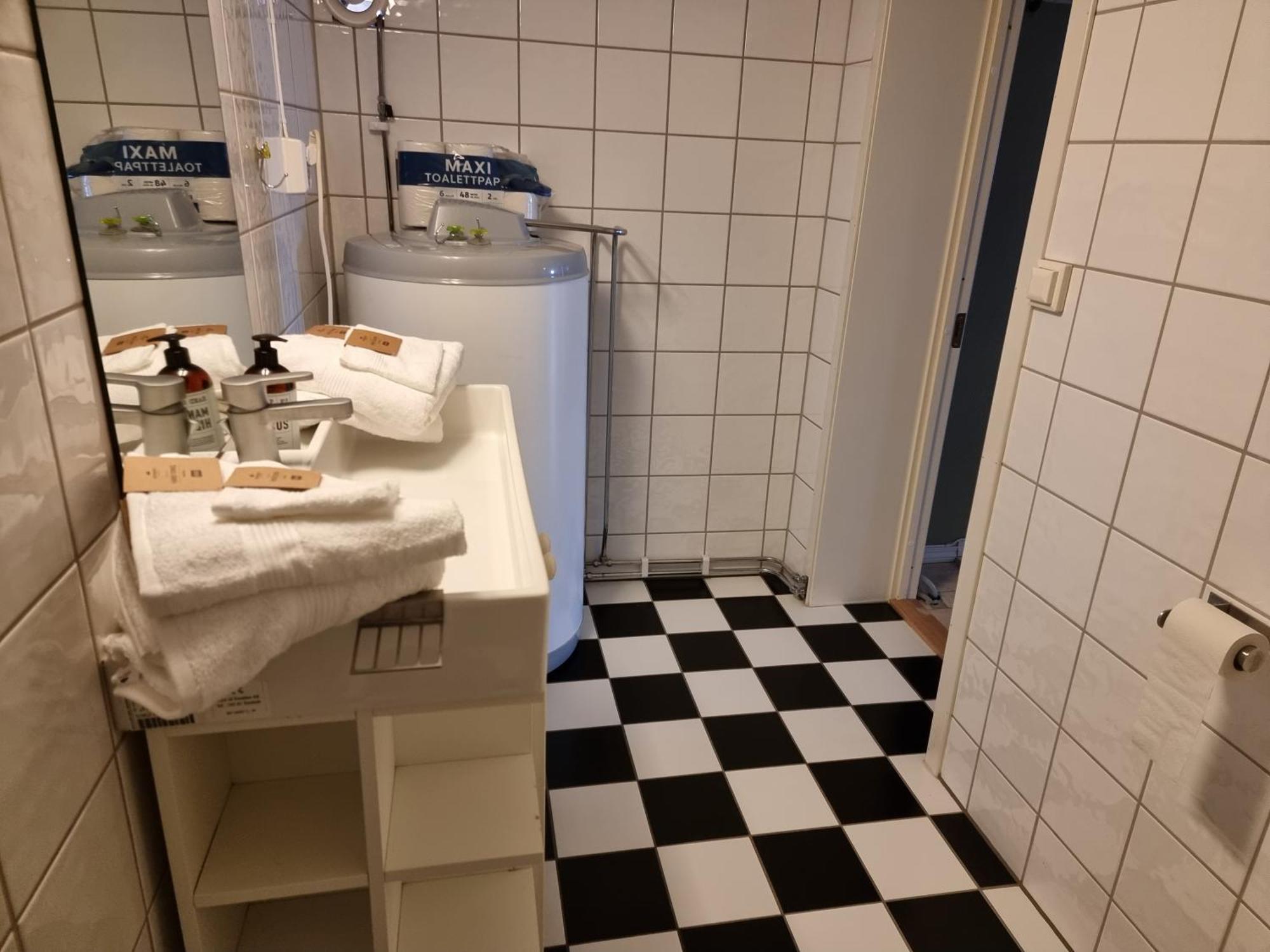 Kjellerleilighet Egen Inngang. *