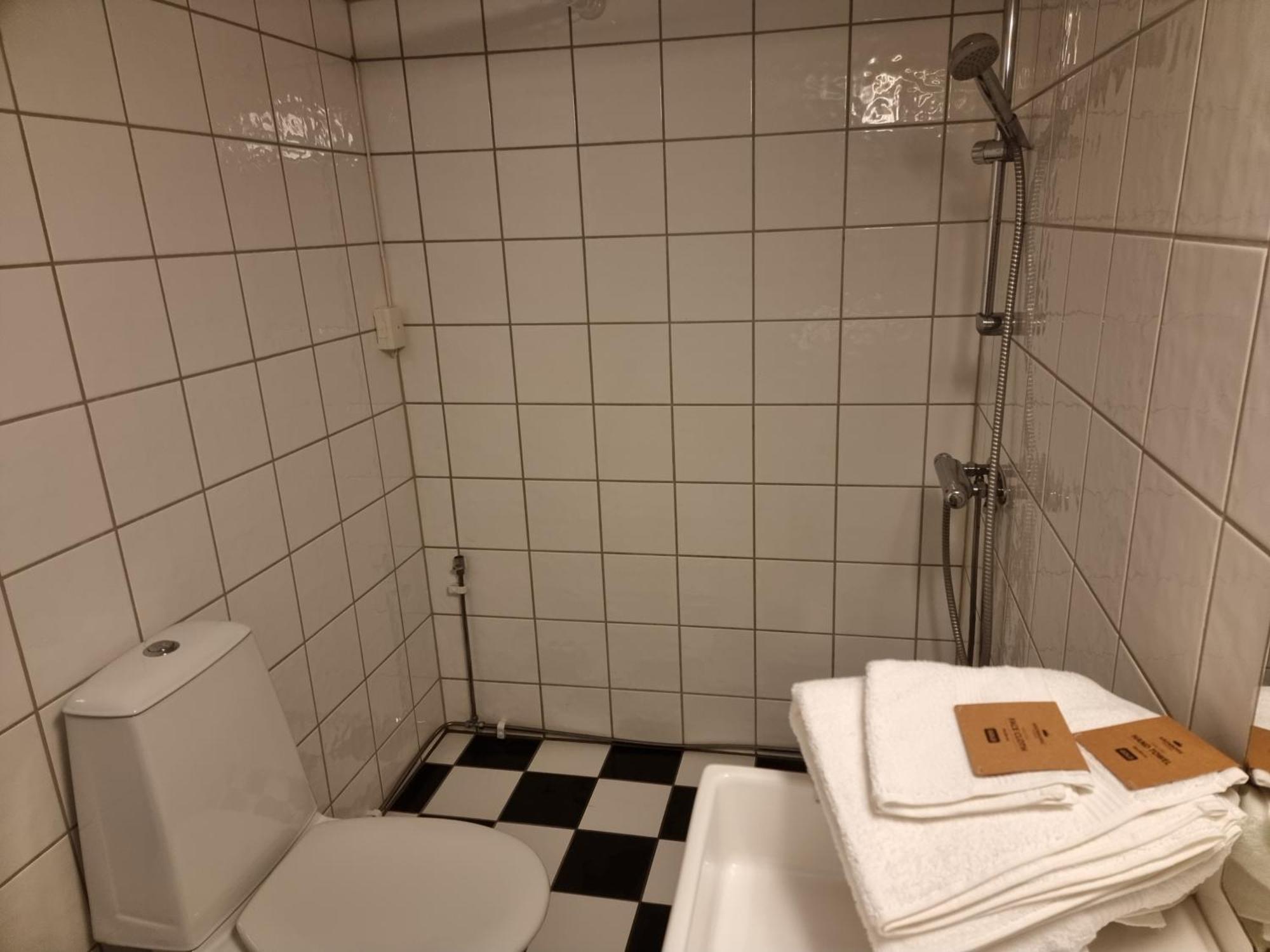 Apartment Kjellerleilighet Egen Inngang.