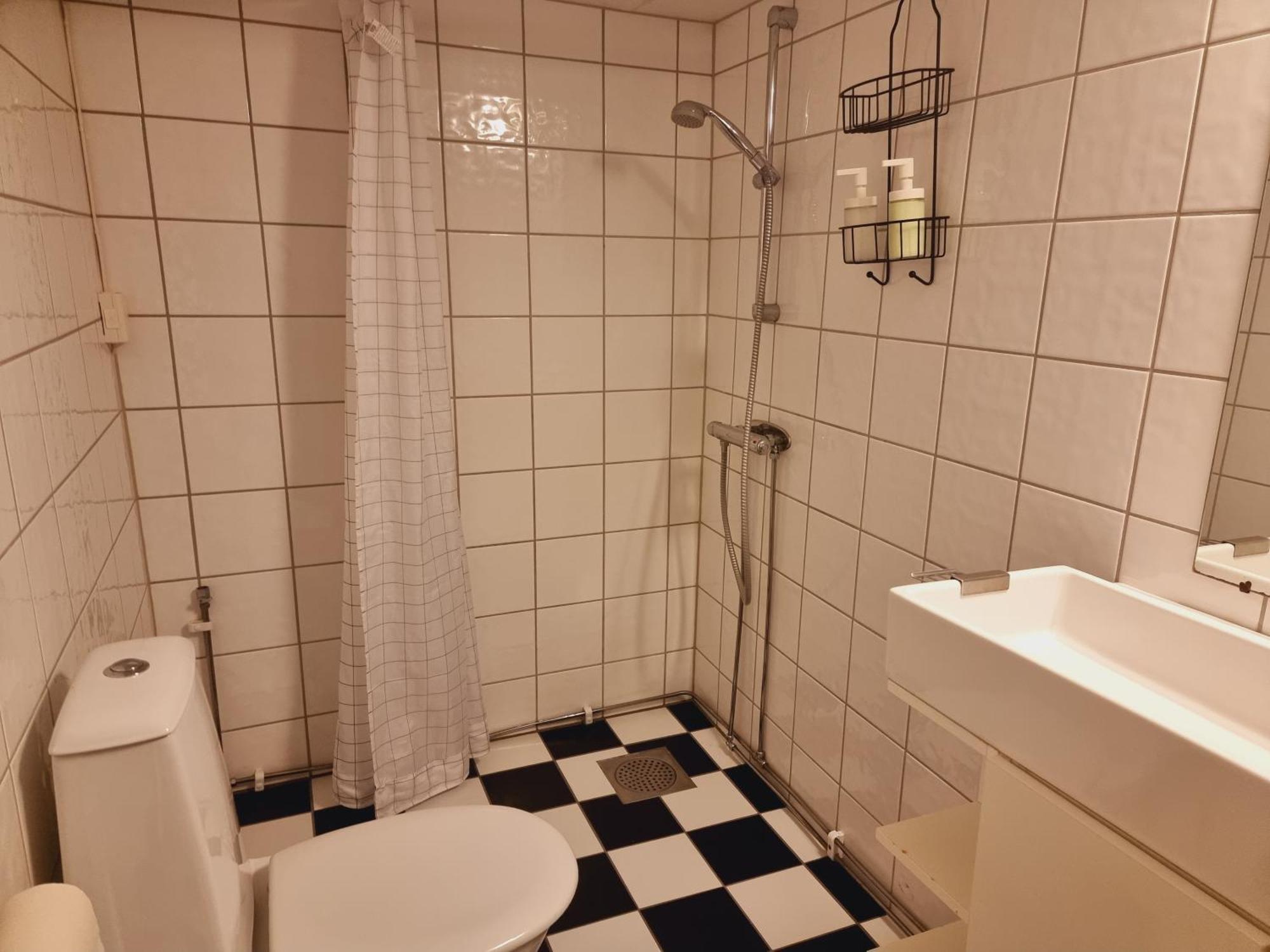 Kjellerleilighet Egen Inngang. * Stange